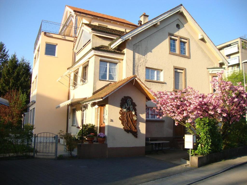 Niros Bed & Breakfast Birsfelden Eksteriør bilde
