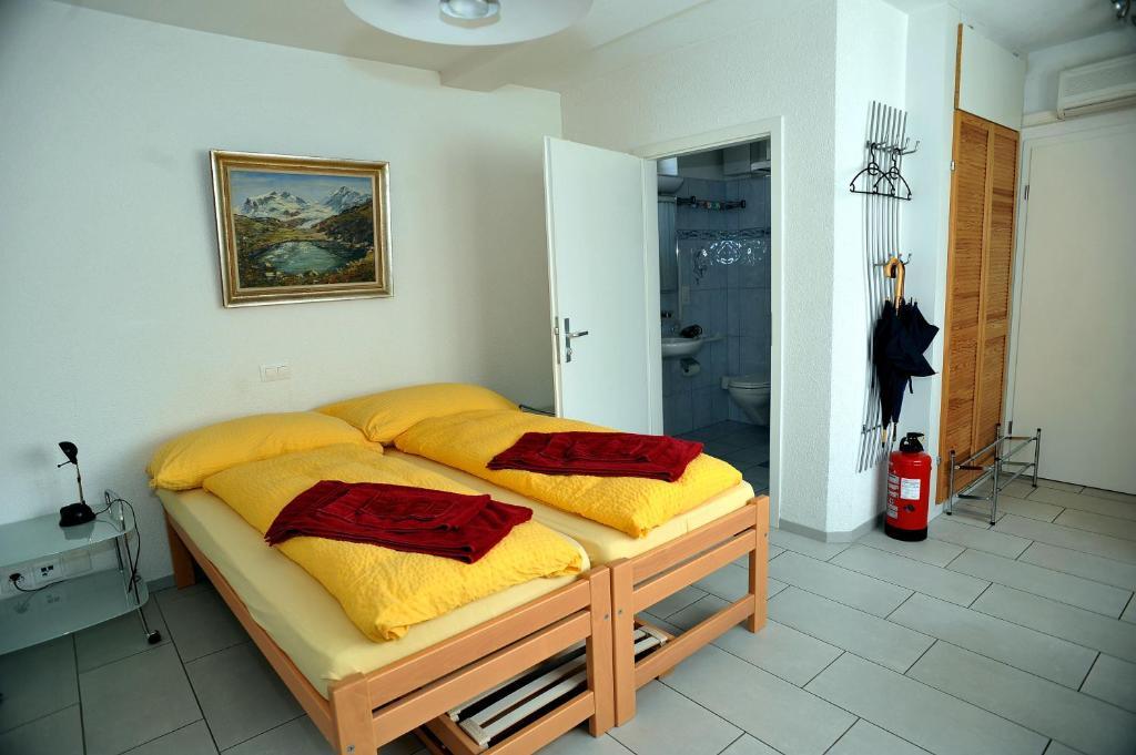 Niros Bed & Breakfast Birsfelden Rom bilde