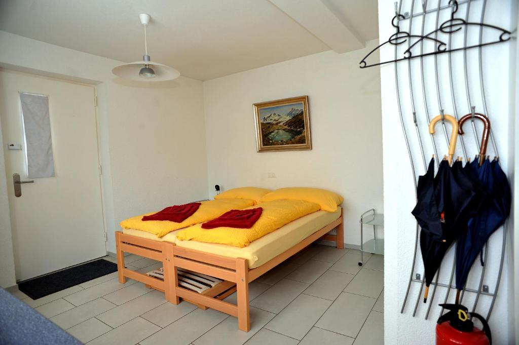 Niros Bed & Breakfast Birsfelden Rom bilde