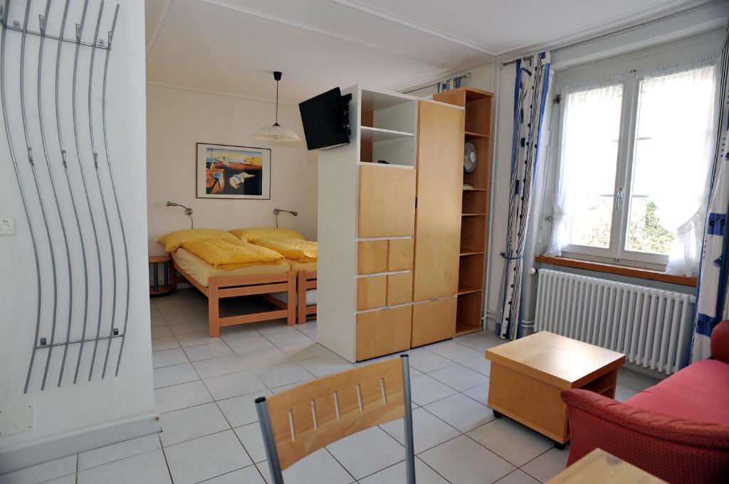 Niros Bed & Breakfast Birsfelden Rom bilde