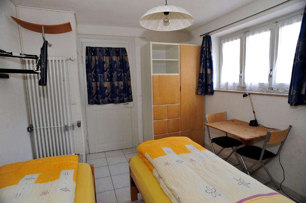 Niros Bed & Breakfast Birsfelden Rom bilde